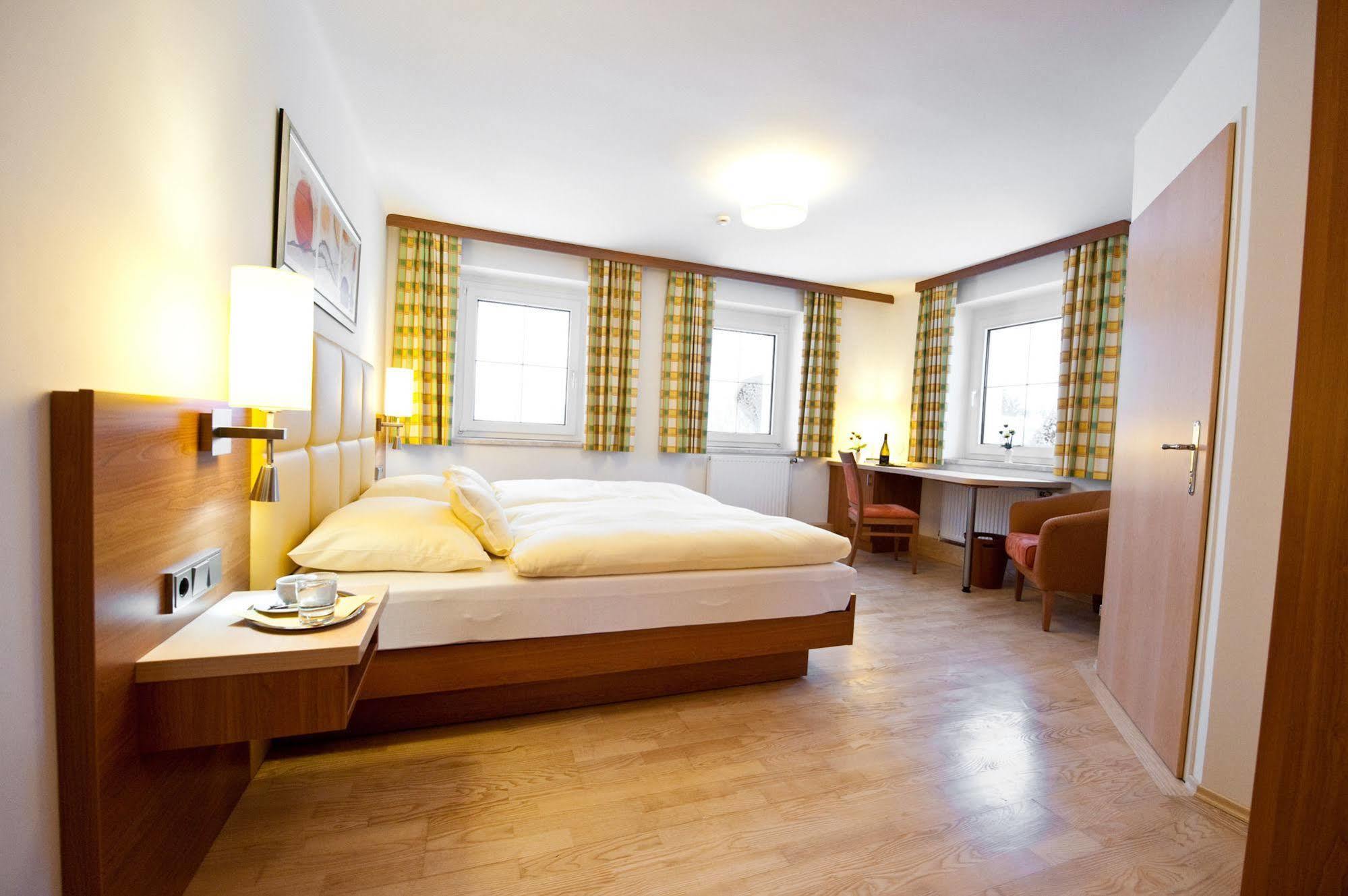 Hotel Sonnenhof Timelkam Екстериор снимка